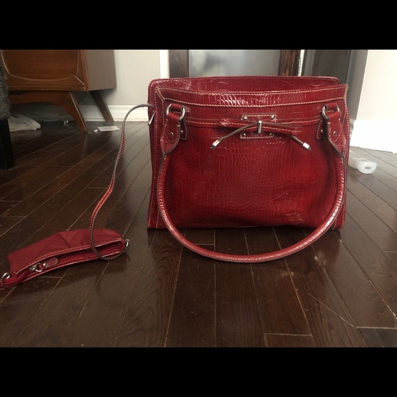 Red purse with compartments and change purse - Picture 2 of 2